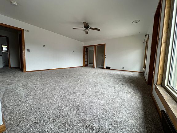 5th image of 407 Fremont St
