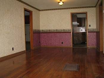 4th image of 415 W Kansas Ave