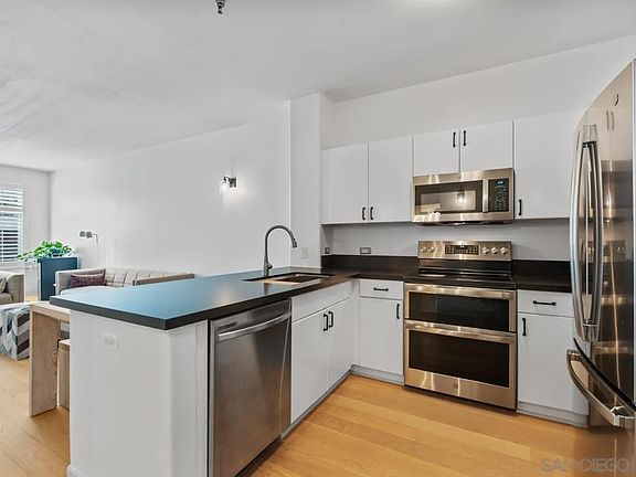 4th image of 1642 7th Ave Unit 325