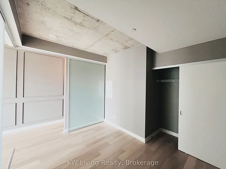 210 Simcoe St #912 — Photo 14