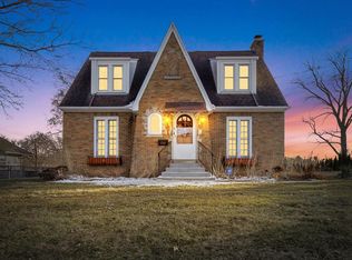 715 E College Ave, Waukesha, WI 53186