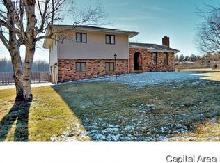 18585 Timber Ln, Virden, IL 62690