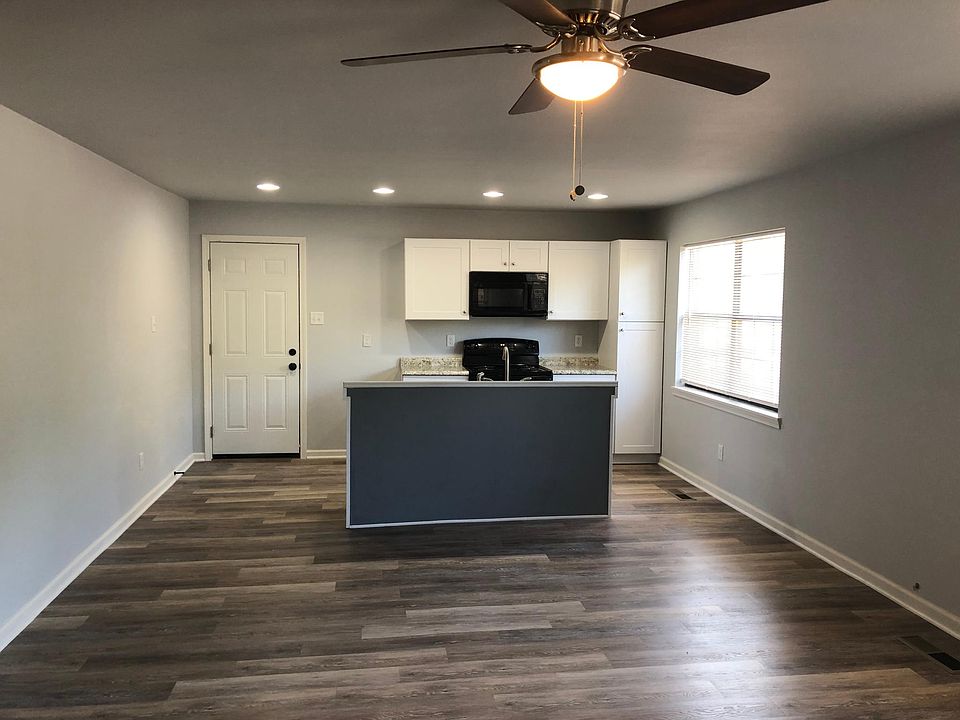 Kitchen / Living Area