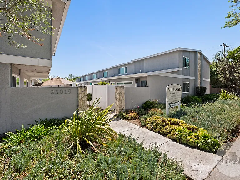 Village Townhomes — Photo 6