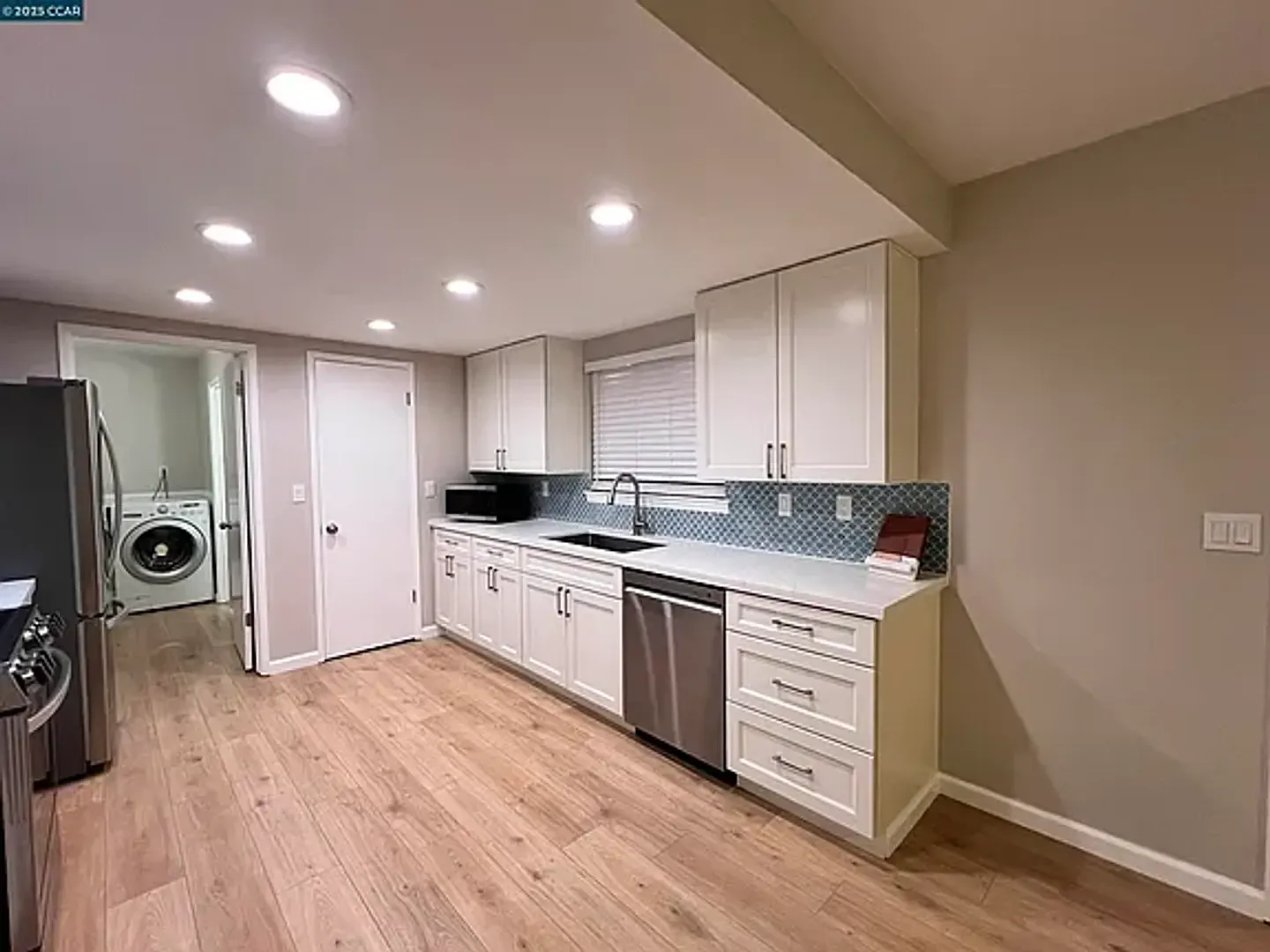 Magalia-2 bed 2 bath home with garage. Natural Landscaping, Newly remodeled — Photo 2