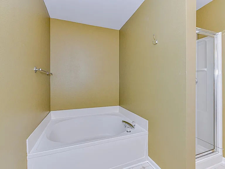 17201 Commons Crossing Dr — Photo 4