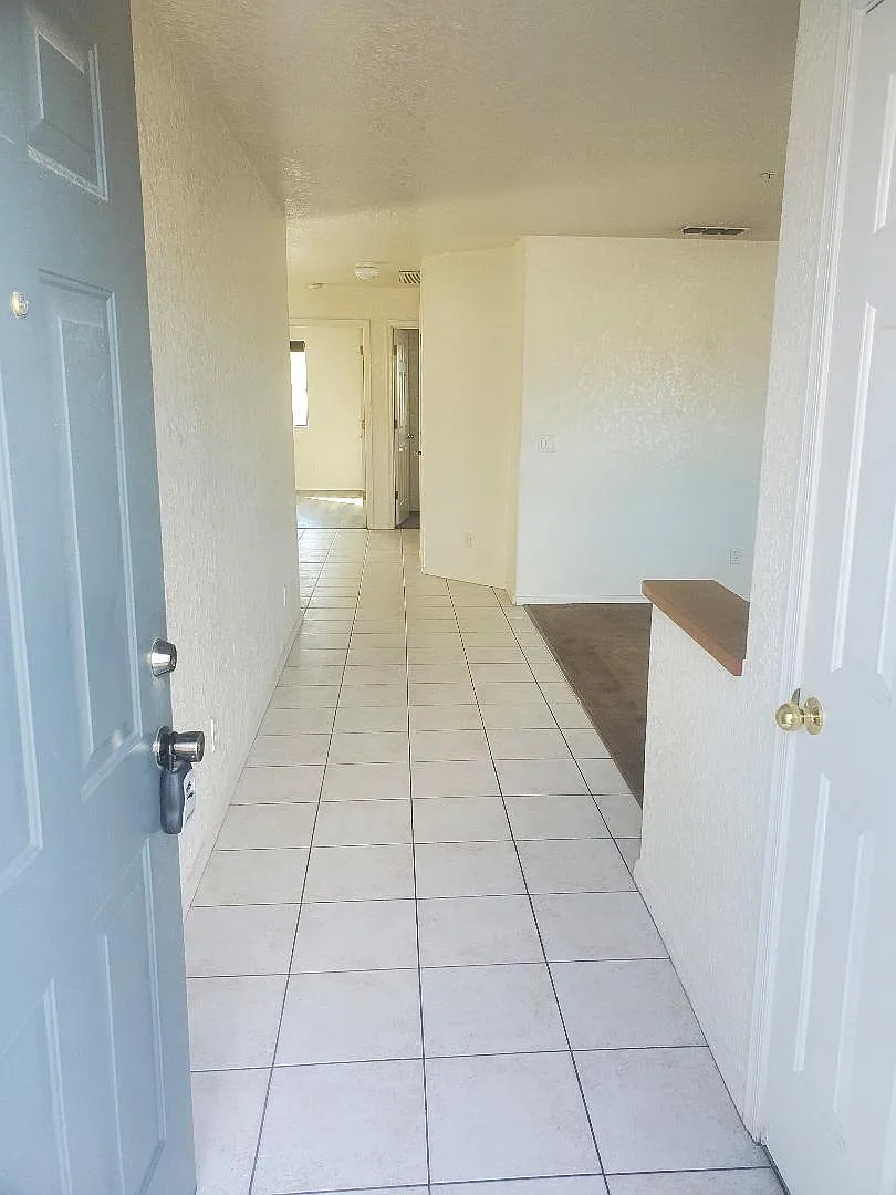 2 bed, 1000 sqft, $1,400 — Photo 3