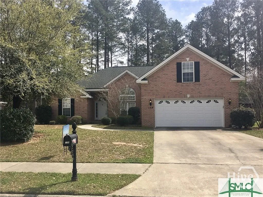 4 bed, 2.0 bath, 2113 sqft, $2,600 — Photo 1