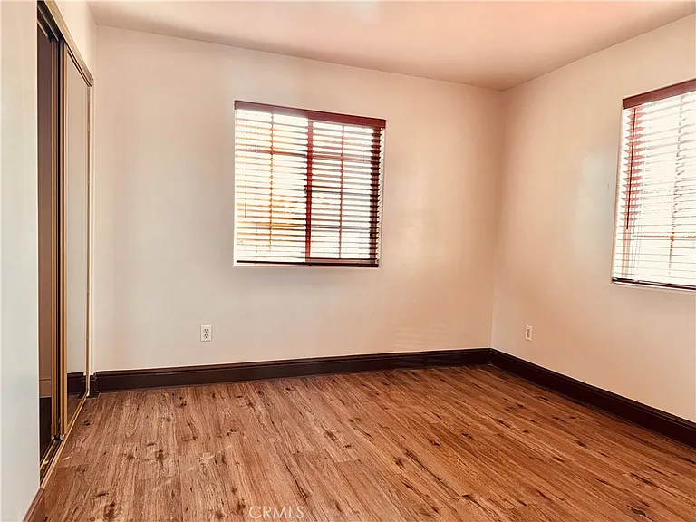 5425 Buchanan St — Photo 14