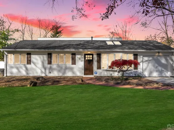 9 Joline Rd S, Kendall Park, NJ 08824