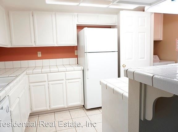 2nd image of 1048 Summershore Ct