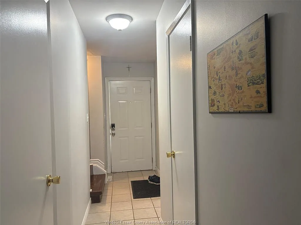 3 bed, 1.5 bath, $2,100 — Photo 4