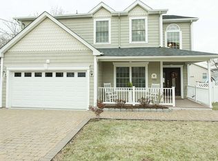 190 Central Ln, Secaucus, NJ 07094