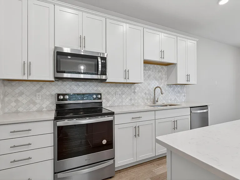 1887 SE Ocean Cove Way — Photo 4