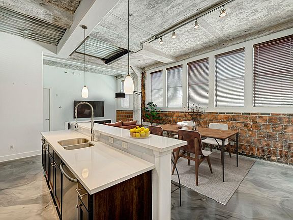 3rd image of 2323 Polk St APT 108
