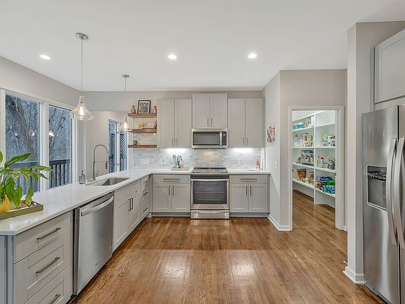 5th image of 512 Harpeth Oaks Ct
