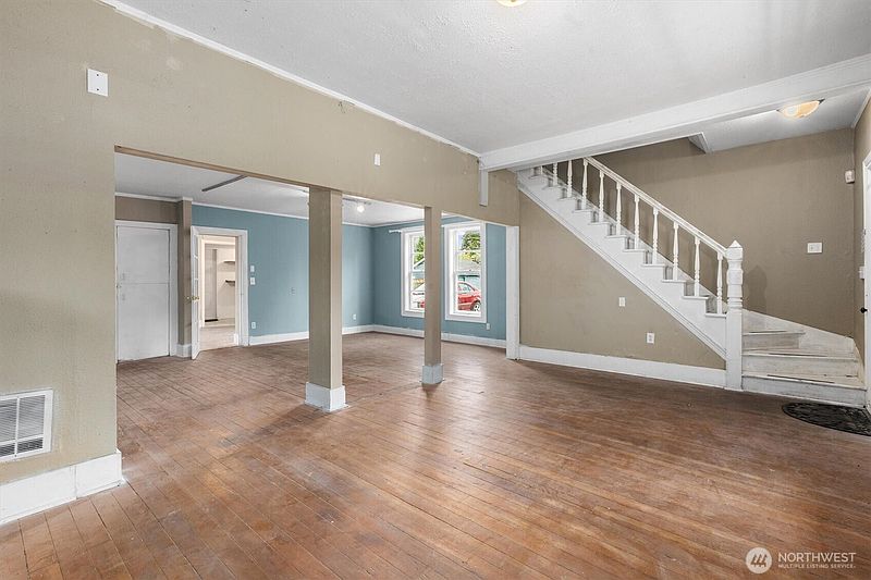 5th image of 412 Garfield Street S