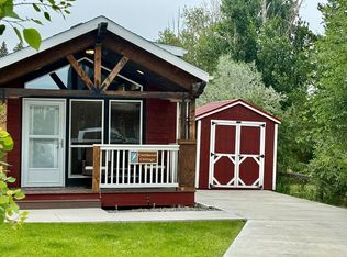 208 Loves Ln, Livingston, MT 59047