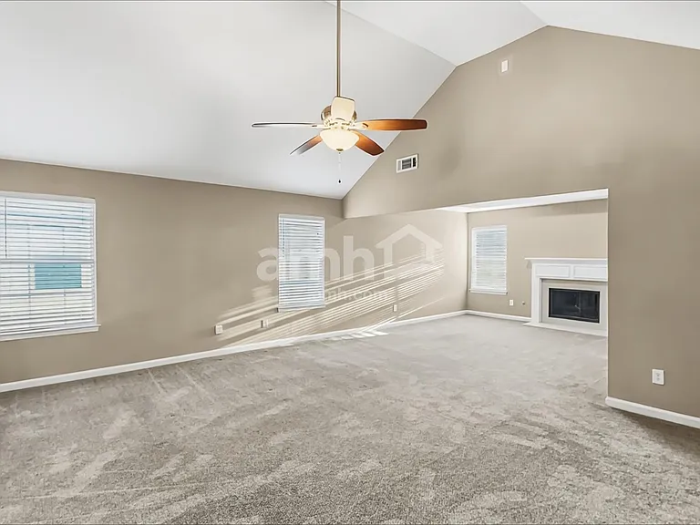 4975 Hopewell Manor Dr — Photo 12