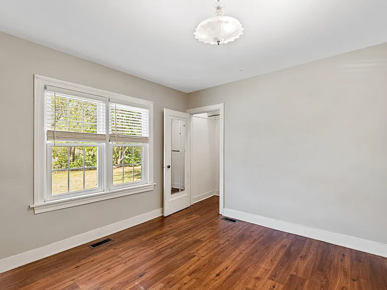 102 E Academy Ave — Photo 17