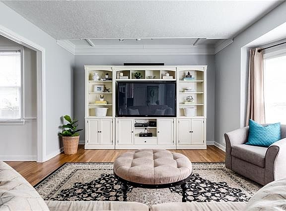 5th image of 2324 Schenley Dr
