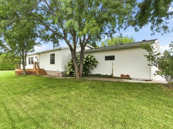 430 Red Spruce Ave, Baraboo, WI 53913
