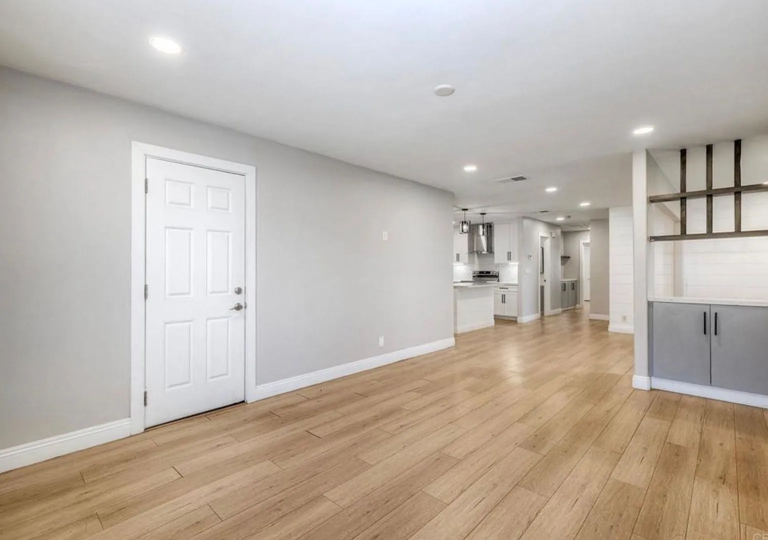 Available Now! Stunning Fully Remodeled 4-Bedroom / 2- Bath Duplex home in Spring Valley — Photo 4