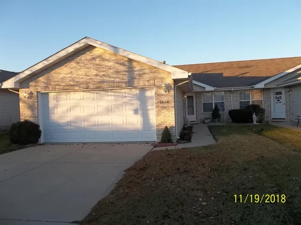 1654 Golden Oak Dr, Crown Point, IN 46307