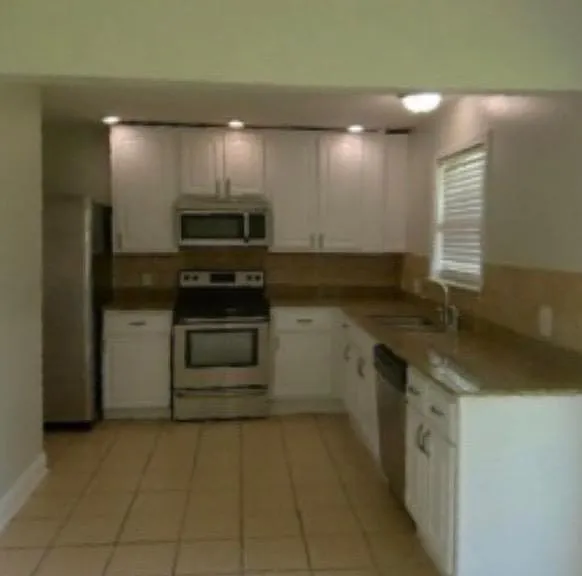 838 Lawrence St — Photo 6