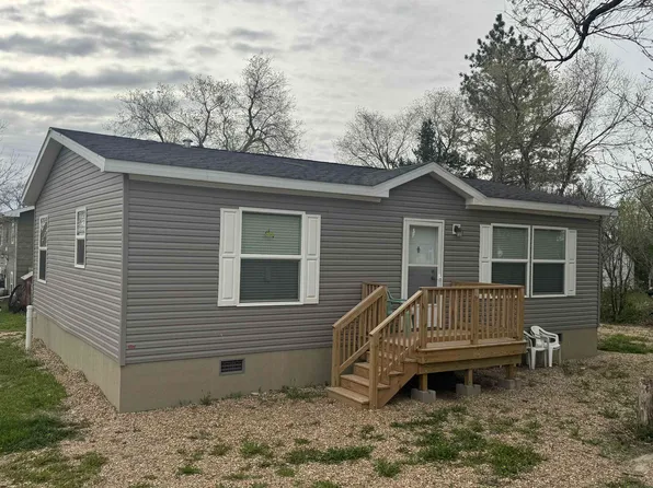115 E 1st St, Newell, SD 57760