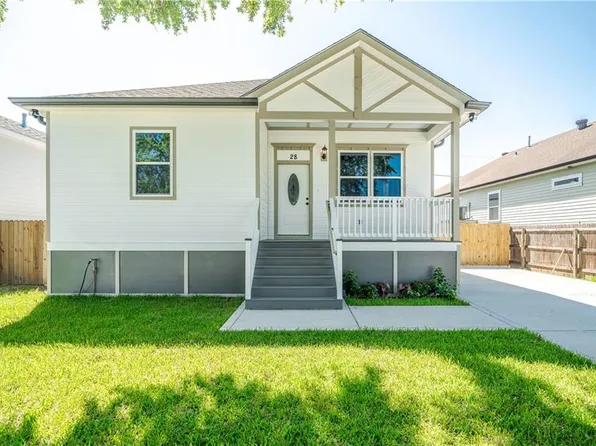 28 Carroll Dr, Chalmette, LA 70043