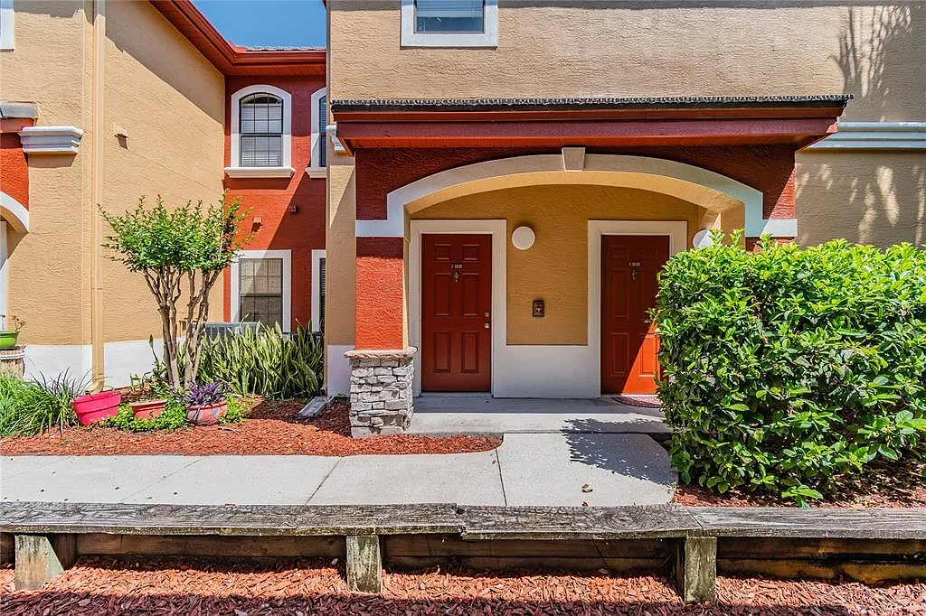 3 bed, 2.0 bath, 1510 sqft, $2,399 — Photo 1