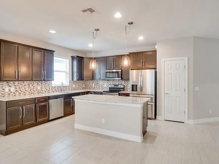 2751 Mead Ave — Photo 3