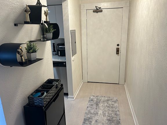 3rd image of 1 Renaissance Pl Unit 816