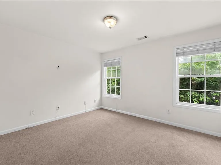 1058 Treymont Ln — Photo 34