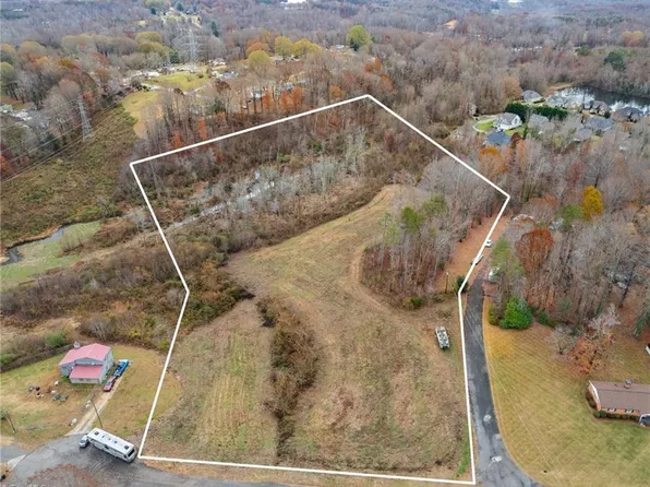 205 Horseshoe Bnd, Winston Salem, NC 27101
