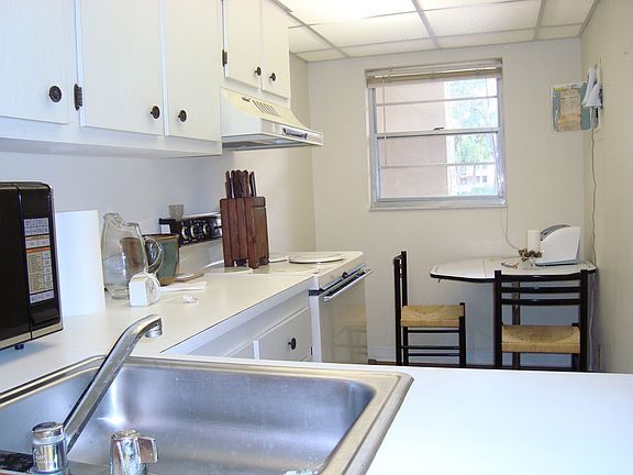 Eat-in Kitchen