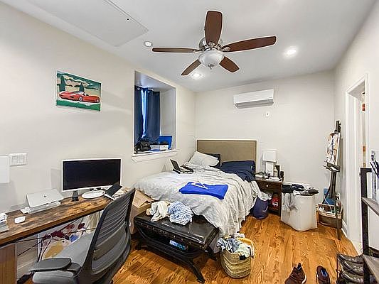 3rd image of 223 W 115th St