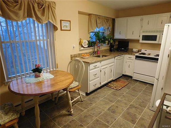 3rd image of 762 Sierra Vista Ln