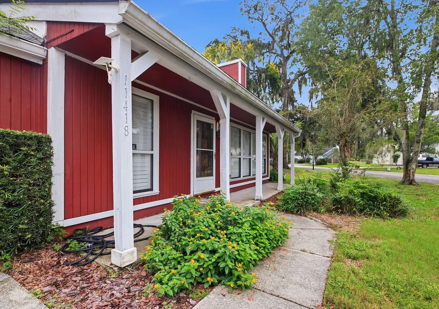 Charm in Fort Caroline — Photo 2