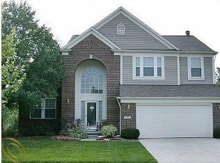 855 Westhills Dr, South Lyon, MI