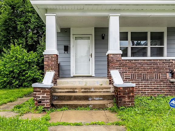 4th image of 3652 N Kenwood Ave