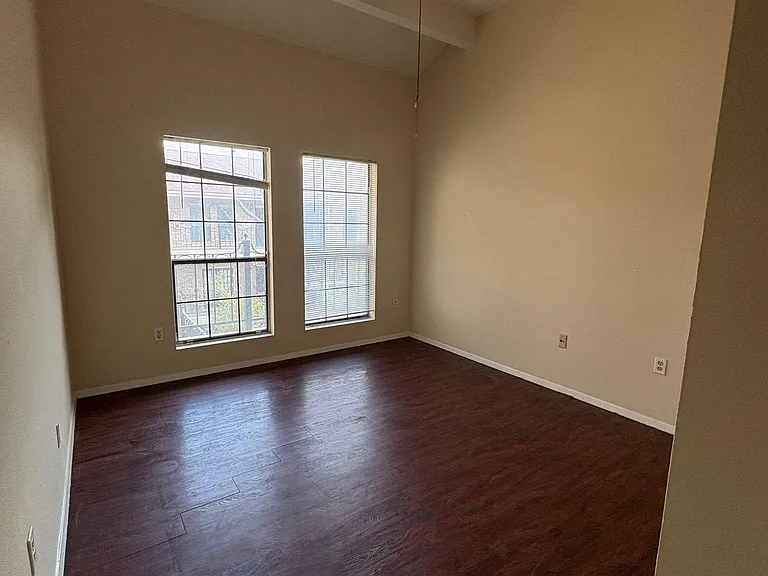 2801 Rio Grande St #303 — Photo 8