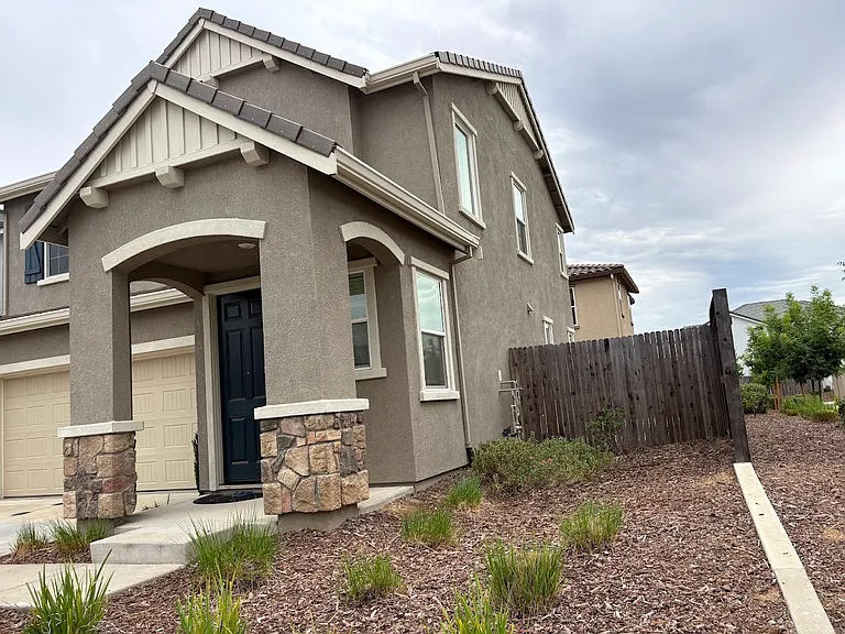 4221 Emerald Gate Ln — Photo 3
