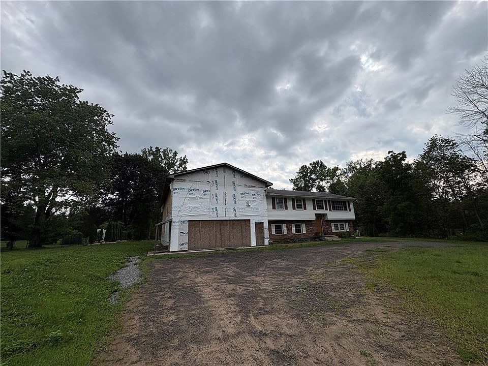 1st image of 776 Lake Rd