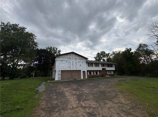 776 Lake Rd, Ontario, NY 14519