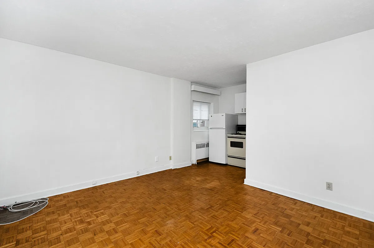 161 Somerset Street West — Photo 4