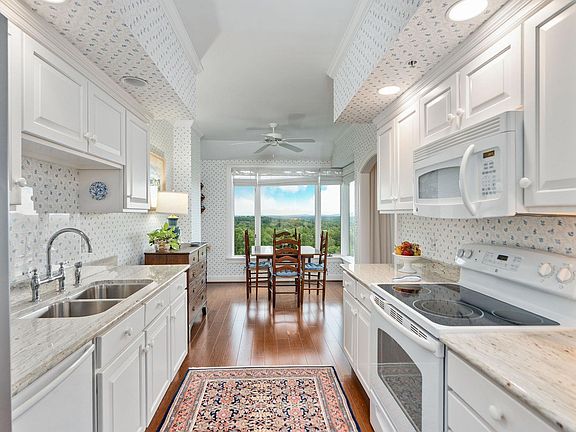 3rd image of 500 Crestwood Dr Unit 2604