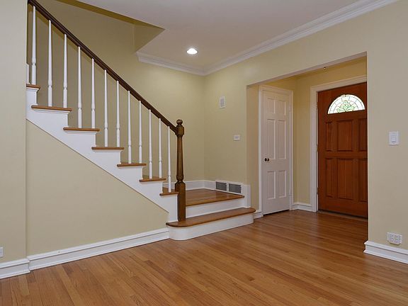 2nd image of 620 S Pine Ave