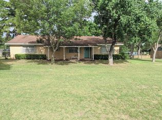 2006 Oak Ridge Rd, La Grange, TX 78945